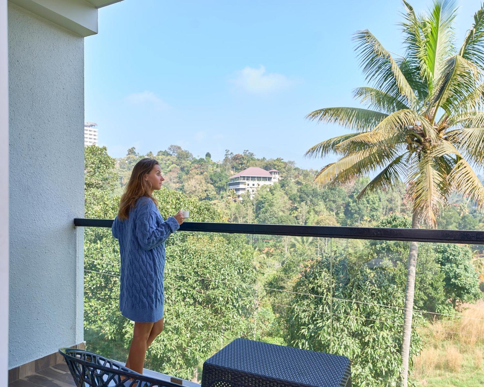 Velvet Revive Munnar Hotel Bagian luar foto