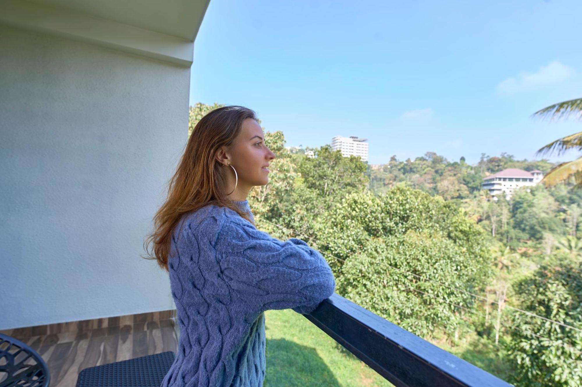 Velvet Revive Munnar Hotel Bagian luar foto